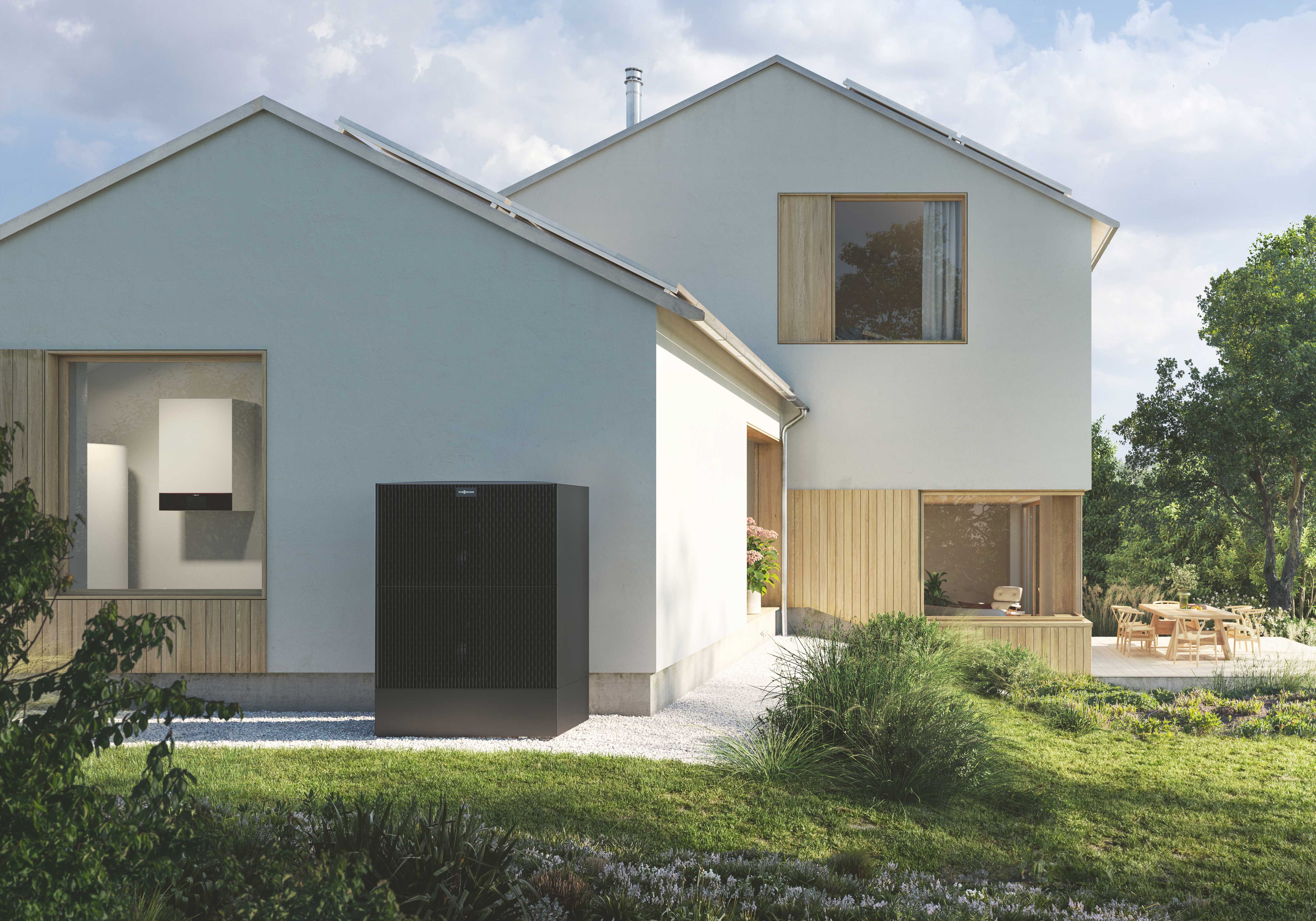 Ansicht Wärmepumpe Außeneinheit vor einem Haus